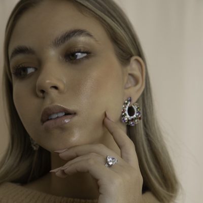 zilverkleurige ring met hart