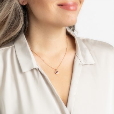 Rosé ketting met rood swarovski hanger