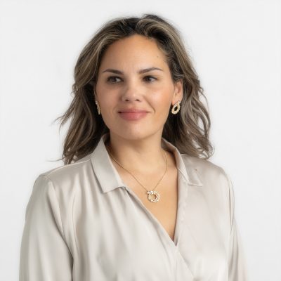 Goudkleurige Ketting en Oorbellen met Zirkonia steentjes